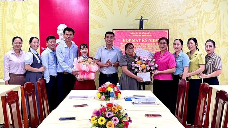 Đảng ủy xã Sông Lũy tổ chức họp mặt kỷ niệm các ngày truyền thống Ngành xây dựng Đảng